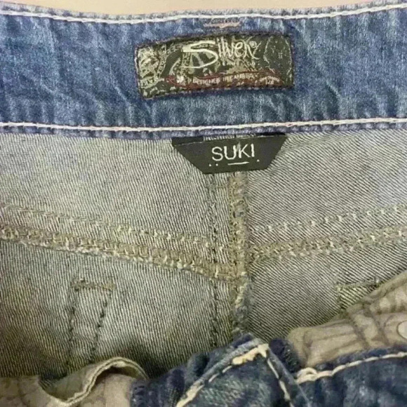 SILVER Suki Jeans - Mid-Rise, Classic Stretch, Bootcut -
Size 30/31 - Picture 4 of 8